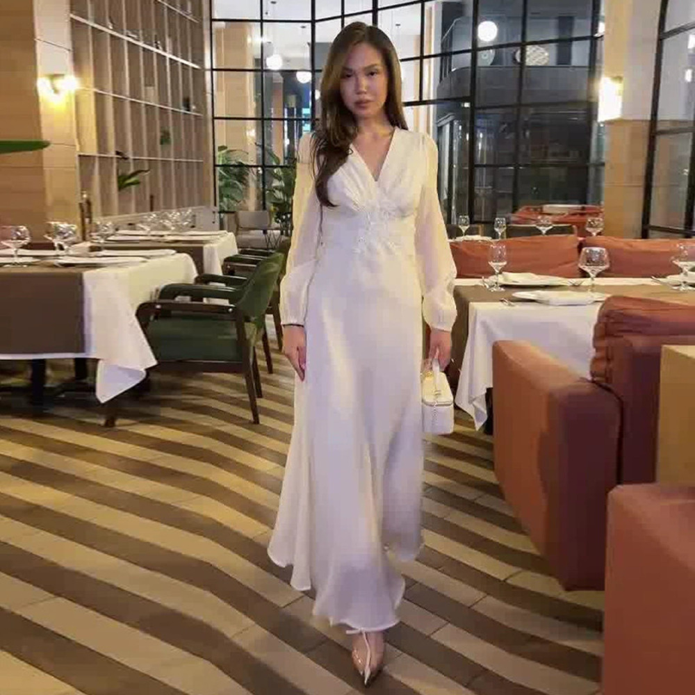 Forever 21 Round-Neck Long-Sleeve White Simple Elegant Dress